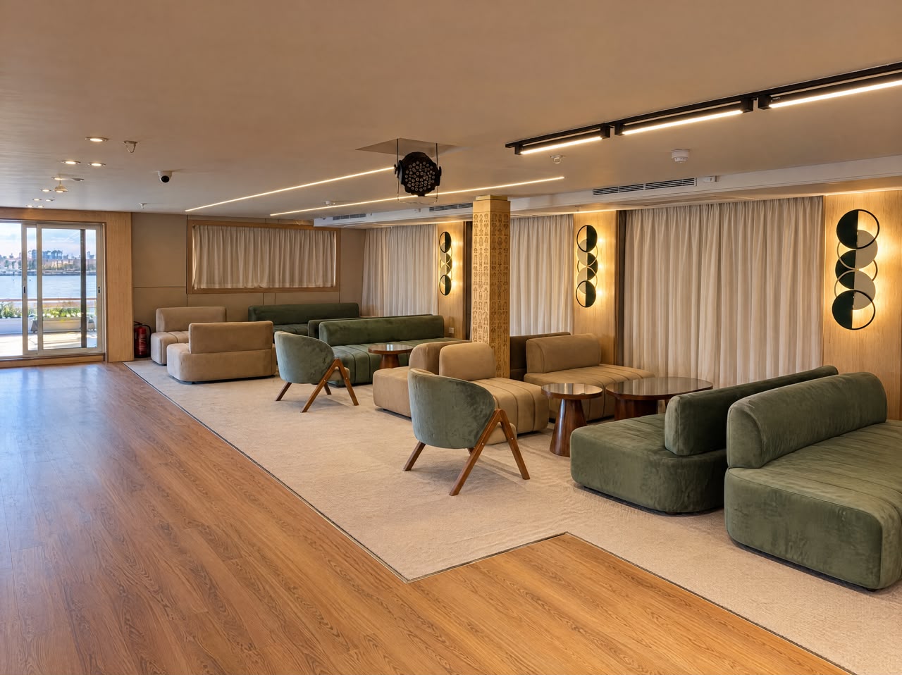 Moletnela lounge opening to the promenade deck with Nile views